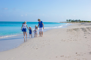 Canvas Print - Family of four on beach vacation