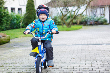 Wall Mural - Little child of three years riding on bicycle in autumn or winte