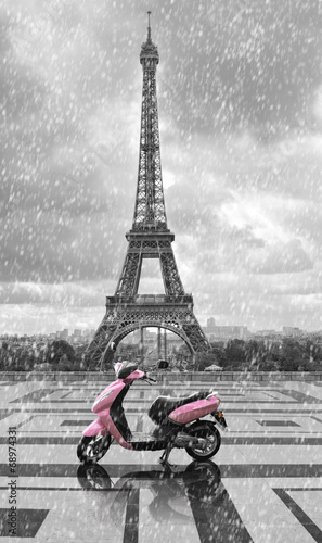 Naklejka na drzwi Eiffel tower in the rain with pink scooter of Paris. Black and w