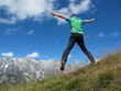 © romy mitterlechner - freudensprung im gebirge