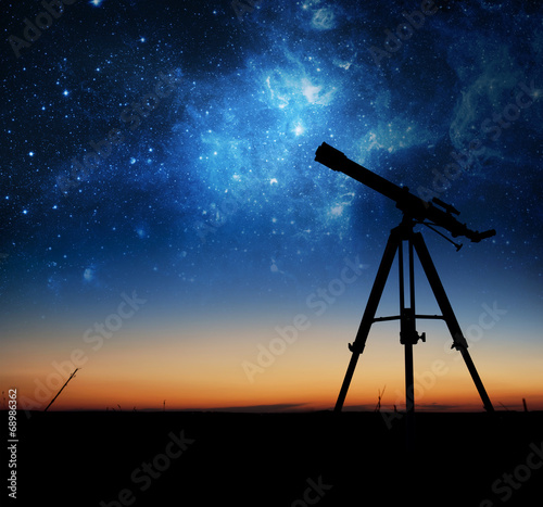 sylwetka-teleskopu
