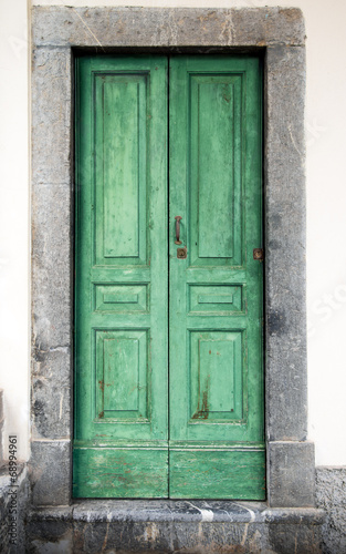stare-drewniane-zielone-drzwi