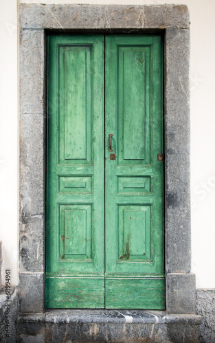 Fototapeta na wymiar antico portoncino verde