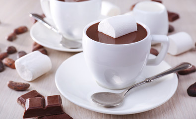 Canvas Print - Cups of hot chocolate on table, close up