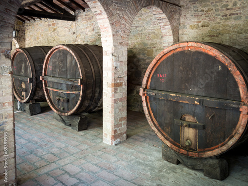 Obraz w ramie Large wine barrels