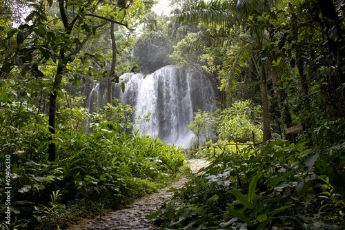 Naklejka na szybę El Nicho waterfall