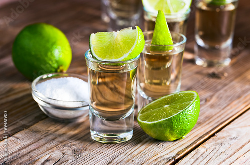 Fotomural gold tequila with salt and lime