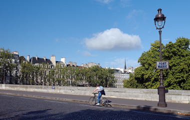 Sticker - cycliste sur le  pont Marie