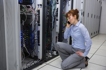 Aufkleber - Technician talking on phone while analysing server