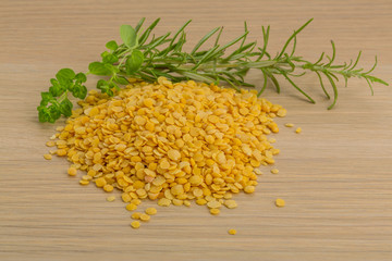 Raw yellow lentils