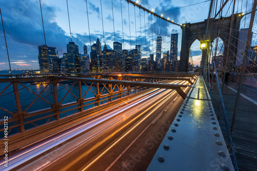 Naklejka na drzwi Brooklyn Bridge in New York at Dusk