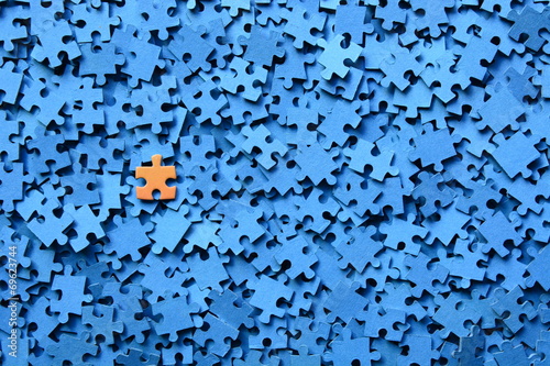 Fotografía  Pieza De Puzzle Sobre Fondo Azul