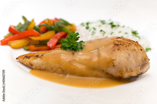 Fotografía Hähnchenbrust-Filet mit Paprika und Reis