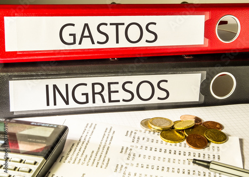 Fotografía GASTOS INGRESOS (contabilidad, archivador)