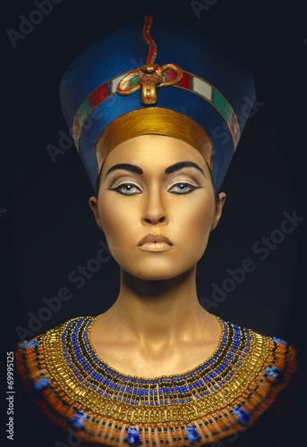 Obraz w ramie Beauty shot in Egyptian style