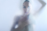 Fototapeta  - Prysznic - dziewczyna bierze kąpiel