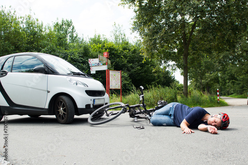 Fotomural verletzte frau nach einem verkehrsunfall
