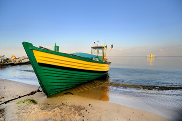 Fotomurali - Morze,  łódż rybacka na plaży