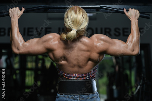 Fotografía Young Female Doing Back Exercises In The Gym