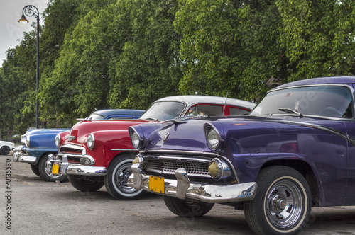 Obraz w ramie Old american cars in Havana, Cuba