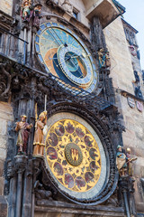Fototapete - historischer Rathausturm in Prag mit astronomischer Uhr
