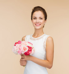 Canvas Print - smiling woman in white dress with bouquet of roses