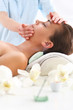 Relaks w spa  -  kobieta na masażu twarzy