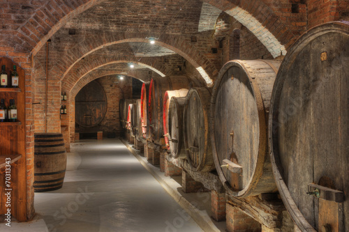 Naklejka na drzwi Cellar with barrels of wine