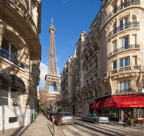 Naklejka dekoracyjna Paris Straßenszene mit Eiffelturm