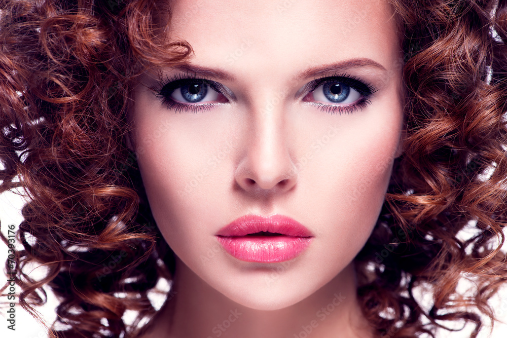 portret-pieknej-kobiety-brunetka