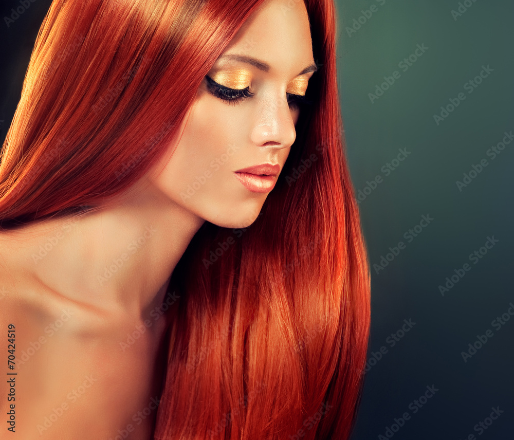 Photo Beautiful model with long red hair