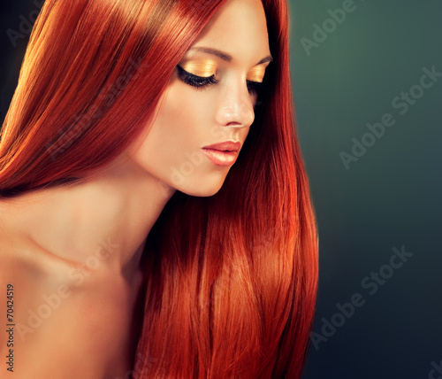 Fotografía Beautiful model with long red hair