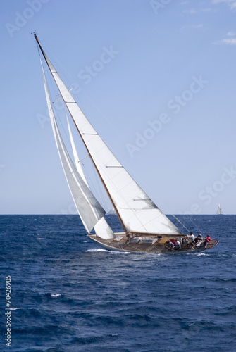 Naklejka nad blat kuchenny Sailboat on sea