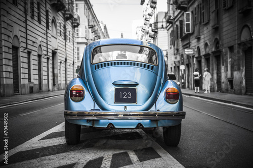 Fototapeta na wymiar Old blue car