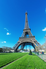 Fototapete - Spectacular view of Tour Eiffel structure on a beautiful sunny d