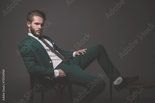 Fotografie, Obraz Obchodní módní muž na sobě modrý oblek s bílou košilí BLACK