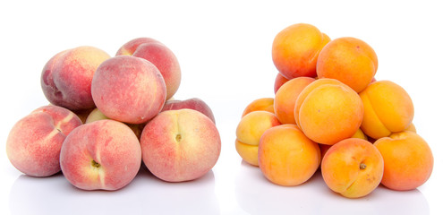 Wall Mural - Heaps of peaches and apricots