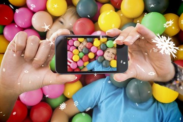 Poster - Hand holding smartphone showing photo