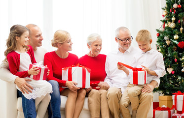 Canvas Print - smiling family with gifts at home