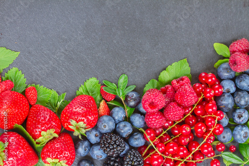 Tapeta ścienna na wymiar border of fresh berries