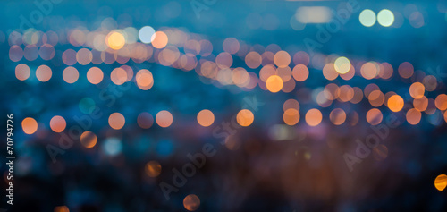Zdjęcie XXL miasto rozmycie światła streszczenie okrągłe bokeh na niebieskim tle