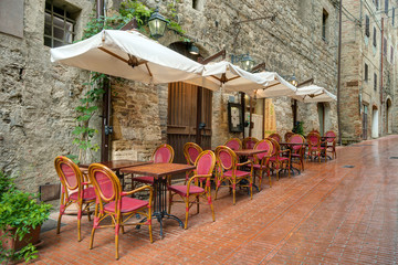 Fototapete - Alley in Italian old town San Gimignano Tuscany Italy