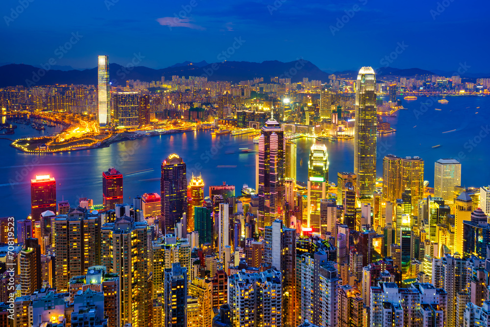 Hong Kong skyline at night, China - obrazy, fototapety, plakaty 