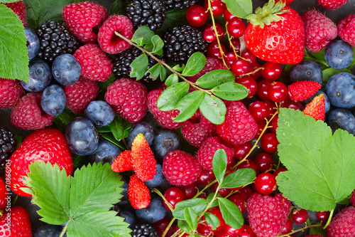 Tapeta ścienna na wymiar ripe of fresh berries