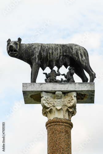 Fotografia, Obraz Statua di bronzo Lupa e gemelli Remolo e Romolo, monumento, Pisa