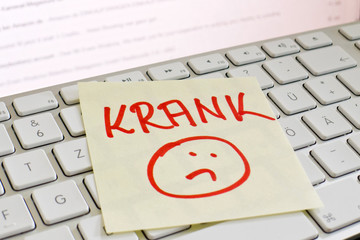 Notiz auf Computer Tastatur: Krank