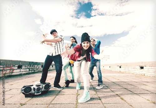 Fototapeta na wymiar group of teenagers dancing