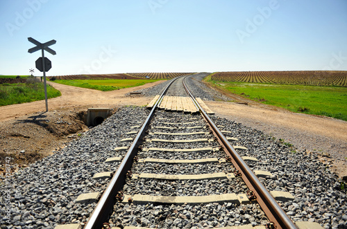 Fotografía Paso a nivel sin barrera, ferrocarril, camino rural