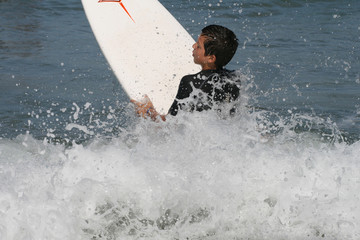 Jeune planche de surf