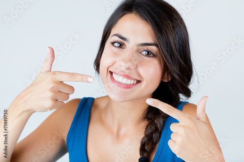 Fotografia Portrait of beautiful girl with perfect smile. Isolated on white